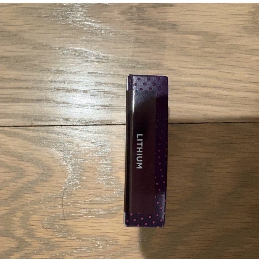 New Urban Decay Moondust Sparkly Eyeshadow in Lithium - Picture 4 of 4